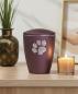 Preview: Burgundy pet urn with velvety surface and sparkling glitter paw. A dignified keepsake for your beloved dog/cat. Create a stylish memorial site – order yours today.